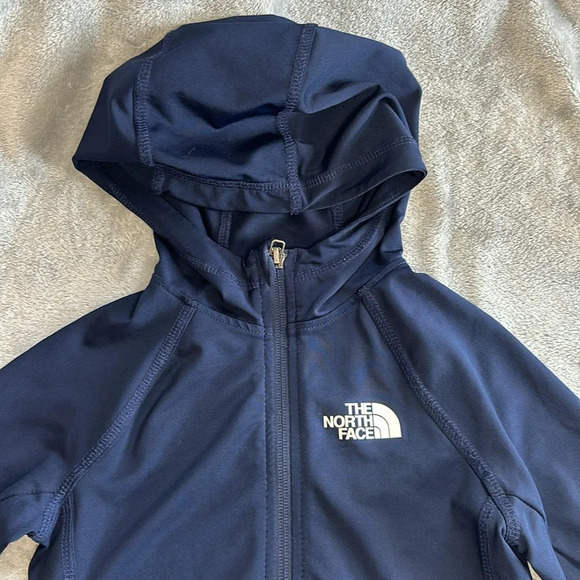 The North Face -UPF 40+ Rashguard, beach/sun protection hooded jacket. - Picture 2 of 6